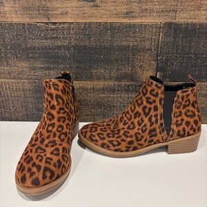 Leopard print short boots